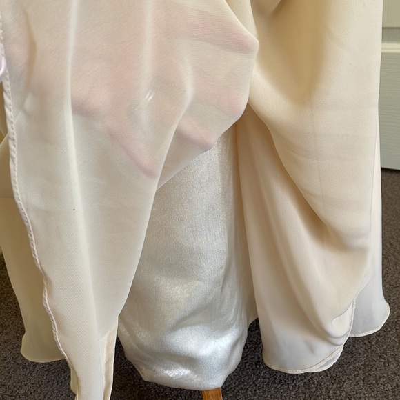 Stunning cream gown perfect for prom or wedding - Picture 16 of 16